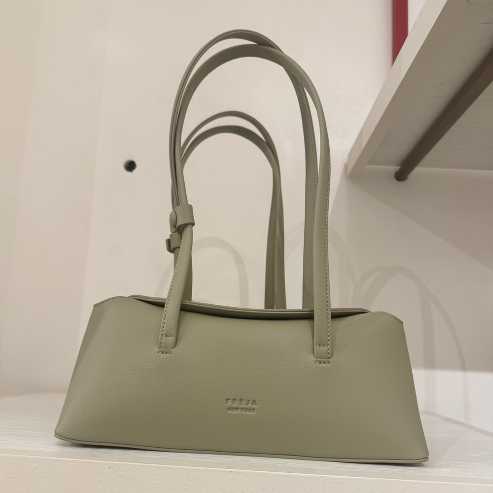 ISO FREJA MINI CHRYSTIE IN PISTACHIO!!!